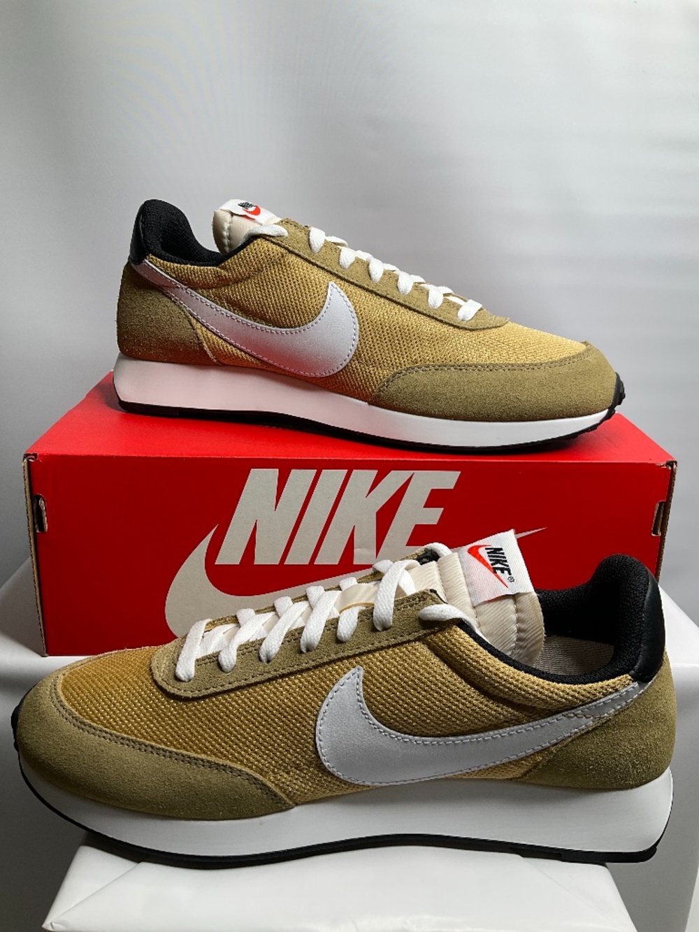 Nike Air Tailwind 79 men’s US10 Suede Parachute Beige/White Athletic Shoes - Picture 1 of 7